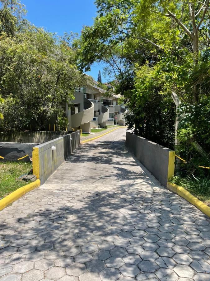 Apto Em Condominio No Centro De Bombinhas, Proximo Da Praia エクステリア 写真