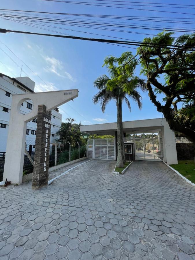 Apto Em Condominio No Centro De Bombinhas, Proximo Da Praia エクステリア 写真